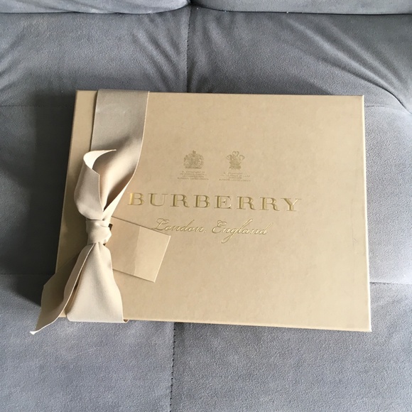 AuthenticBurberry Castleford Check Silk Scarf - Picture 7 of 7